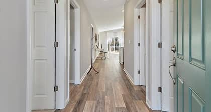 Lakefront 4BR Retreat Near Kings Bay Modern & Remote Work Ready