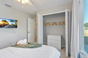 4 bedrooms, in-room safe, desk, iron/ironing board