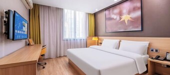 IU Hotel (Chongqing Hechuan Ruishan Road Ta'ermen Square)