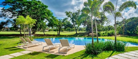 Outdoor pool, a heated pool