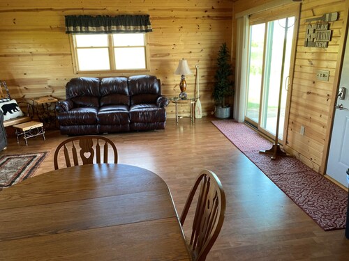 Cozy Newly Built Cabin with Scenic Views