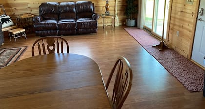 Cozy Newly Built Cabin with Scenic Views