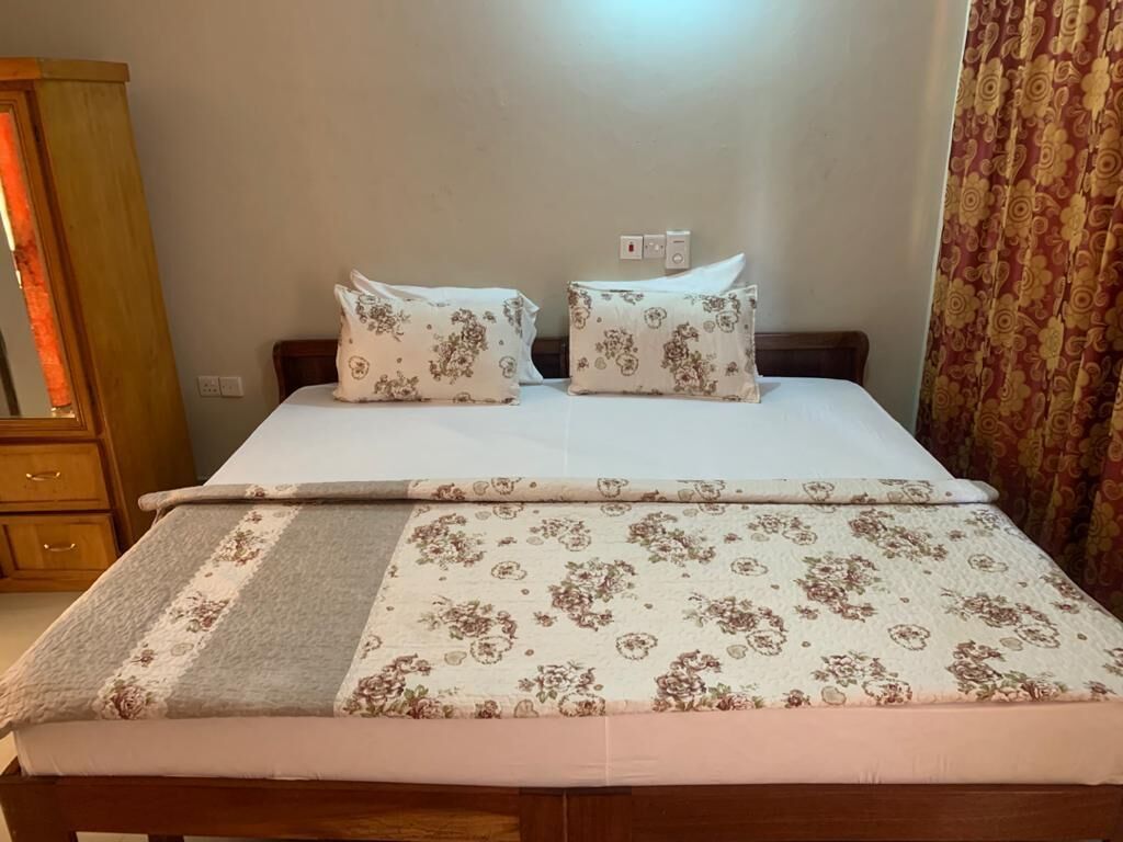 Superior Single Room, 1 King Bed | Iron/ironing board, free WiFi, bed sheets