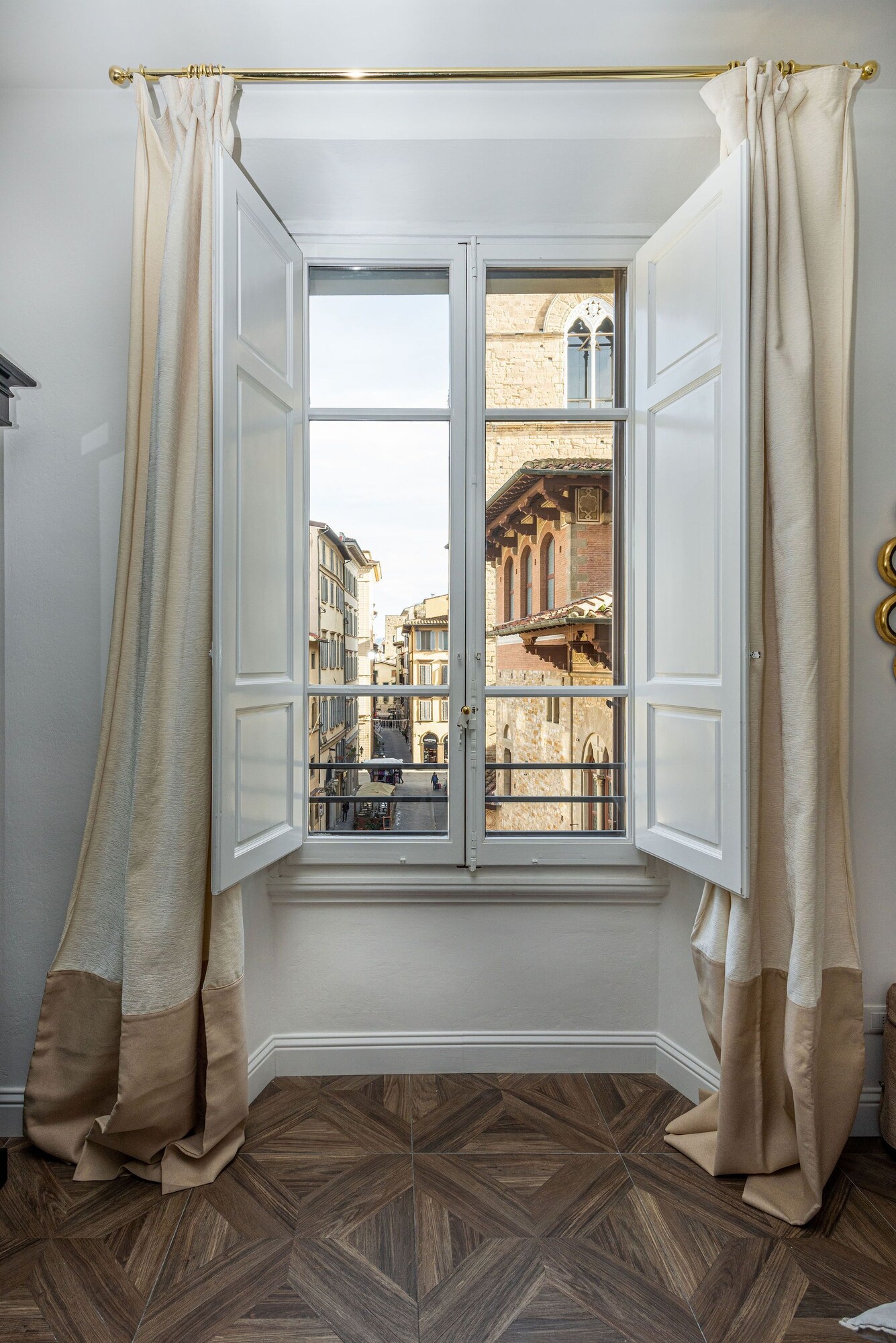 Habitación doble Deluxe, para no fumadores, vista a la ciudad | Ropa de cama de alta calidad, edredón y minibar 