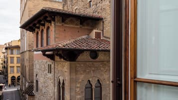 Phòng đôi hoặc 2 giường đơn tiện nghi đơn giản | Bộ đồ giường cao cấp, chăn bông, minibar, két bảo mật tại phòng