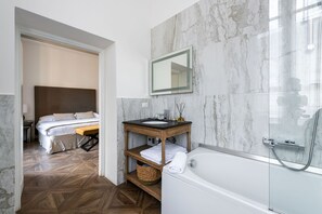 Comfort Room | Bathroom | Free toiletries, hair dryer, bidet, towels - RFC Repubblica Florence Core B&B (Florence)