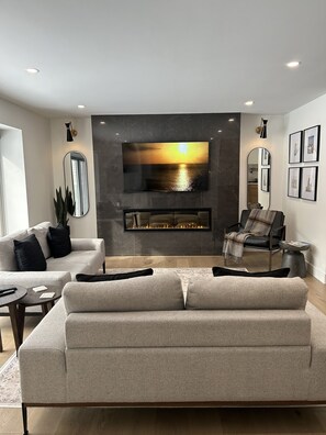 Smart TV y chimenea