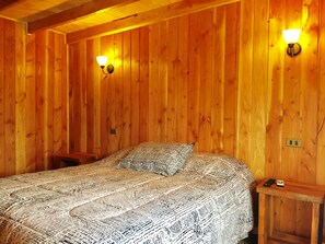Standard Double Room | Bed sheets - Cabañas Choshuenco (Panguipulli)