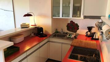 Refrigerador, horno, parrilla de estufa y lavavajillas