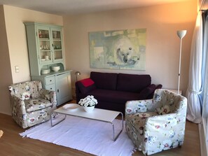 テレビ、DVD プレーヤー、書庫、ミュージックライブラリ