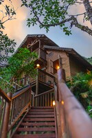 Ropa de cama de alta calidad y minibar 