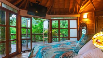 Suite estudio de lujo, 1 cama King size, hidromasaje, vista al jardín | Ropa de cama de alta calidad y minibar