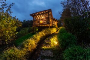 Luxury Studio Suite, 1 Double Bed, Hot Tub, Mountain View | Premium bedding, minibar, in-room safe, individually decorated - Manantiales del Campo (San Rafael)