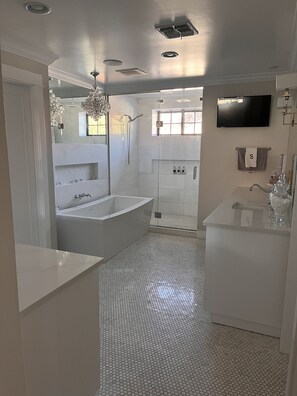 Dusche, Haartrockner, Bidet, Handtücher