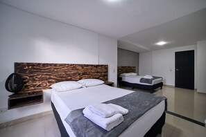 1 chambre, lit parapluie, Wi-Fi, draps fournis