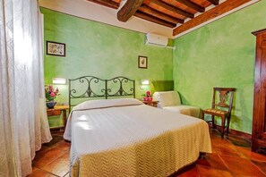 Comfort Room | Premium bedding, minibar, free WiFi, bed sheets - Meublè Evoè (Montepulciano)