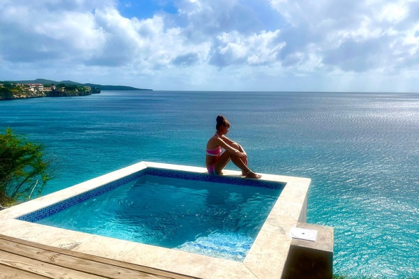 Step directly from the deck into the plunge pool.