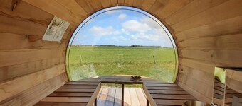 Luxuriöses Ferienhaus für 2 Personen am Waldrand. Mit Garten,parkplatz und Sauna