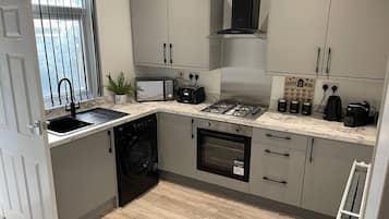 House | Private kitchen | Fridge, microwave, oven, stovetop