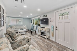 Smart TV - Steps to the Beach! Your Beach Getaway Awaits! Your Search Is Over!! (Indian Shores)