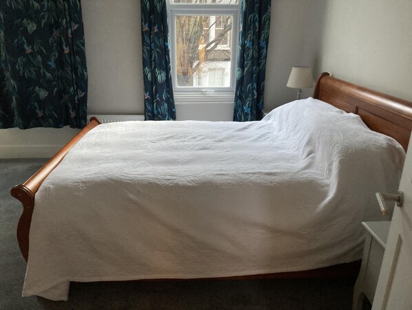 House | 5 bedrooms, iron/ironing board, free WiFi, bed sheets