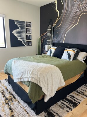 4 bedrooms, desk, WiFi, bed sheets