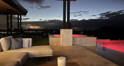 Luxurious Mountain Home with Stunning Views—5 minutes from down town Cave Creek