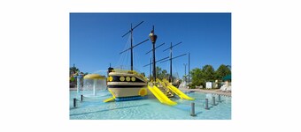 1 Bedroom Villa / Queen bed and pull out coach with kitchen