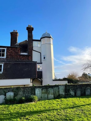 Apartment | Exterior - The Turret - The Best View in Folkestone (Folkestone)