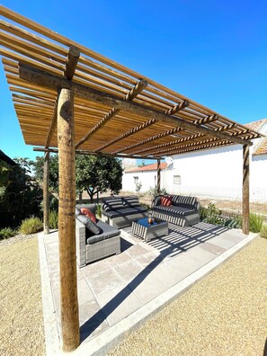 Terrace/patio - The place to create family memories. 20 minutes from the Alentejo coast (Grândola)