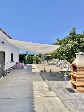 Terrace/patio - The place to create family memories. 20 minutes from the Alentejo coast (Grândola)
