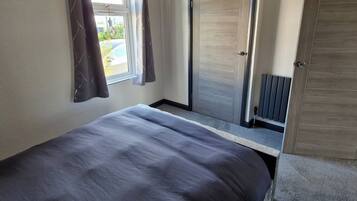 3 kamar tidur, setrika/meja setrika, Wi-Fi gratis, dan seprai linen