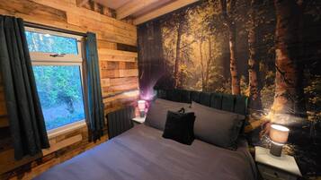 4 kamar tidur, setrika/meja setrika, Wi-Fi gratis, dan seprai linen