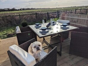 Outdoor dining - Waterside Lodge - Dog Friendly, Sutton on Sea (Mablethorpe)