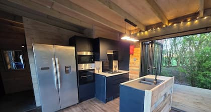 Tall Pines Lodge - Dog Friendly, Nr Sutton on Sea