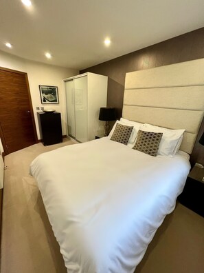 Departamento, varias camas | 1 habitación, tabla de planchar con plancha, wifi gratis y ropa de cama 