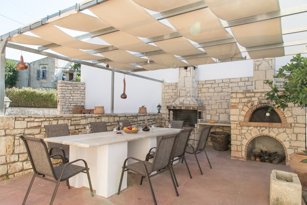 Villa, varias camas | Áreas de la propiedad