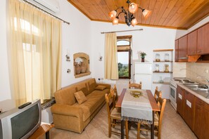 Private kitchen - Pool Villa Afroditi for 10 Persons in Margarites (Mylopotamos)