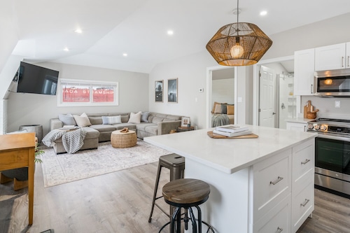 Beautiful newly renovated home w/ canal view