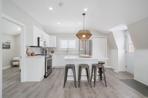 Refrigerador, microondas, horno, cafetera/tetera