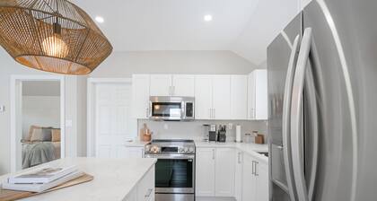 Beautiful newly renovated home w/ canal view