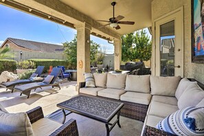 Terrace/patio - Pool, BBQ & Fire Pit: Family Home in Cave Creek (Cave Creek)