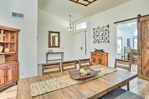Dining - Pool, BBQ & Fire Pit: Family Home in Cave Creek (Cave Creek)