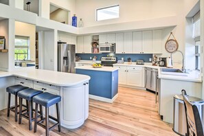 Fridge, microwave, stovetop, dishwasher - Pool, BBQ & Fire Pit: Family Home in Cave Creek (Cave Creek)