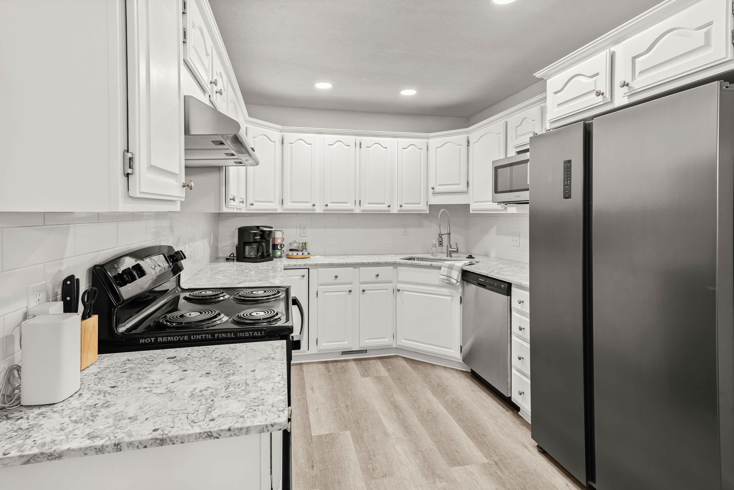 Fridge, microwave, stovetop, dishwasher