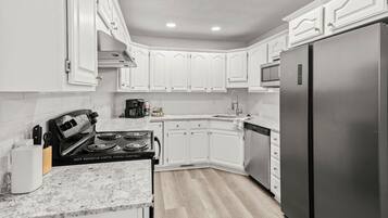 Fridge, microwave, stovetop, dishwasher