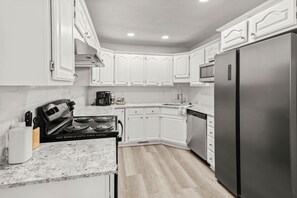 Fridge, microwave, stovetop, dishwasher