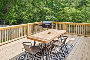 Outdoor dining - Modern 3BR Boho Townhome w/ Private Pool & Near Trails (Bentonville)