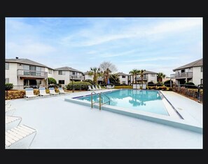 Piscina all'aperto, una piscina riscaldata