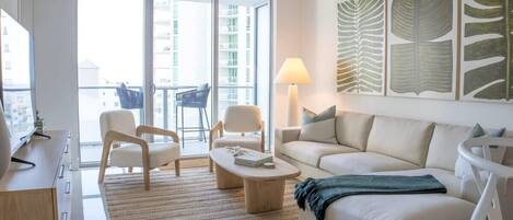 TV, Netflix, streaming services, stereo